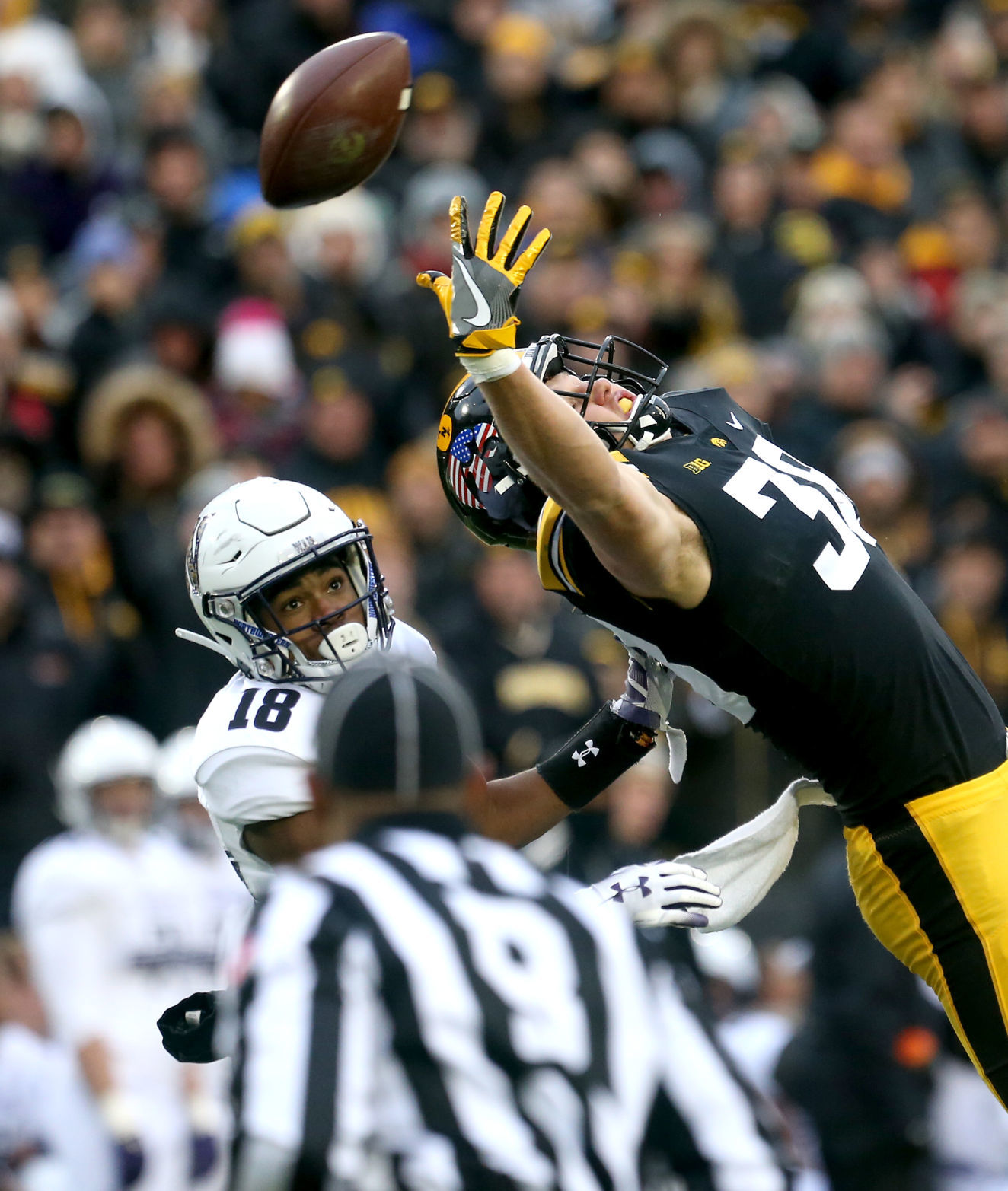 111018-Iowa-Football-002